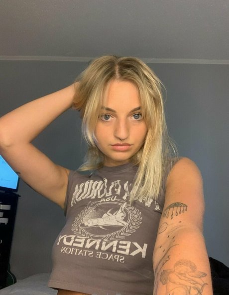 avacanary pornographic star pics