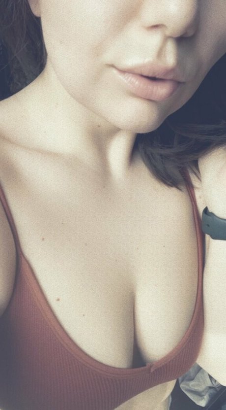 sarahsota free model top img