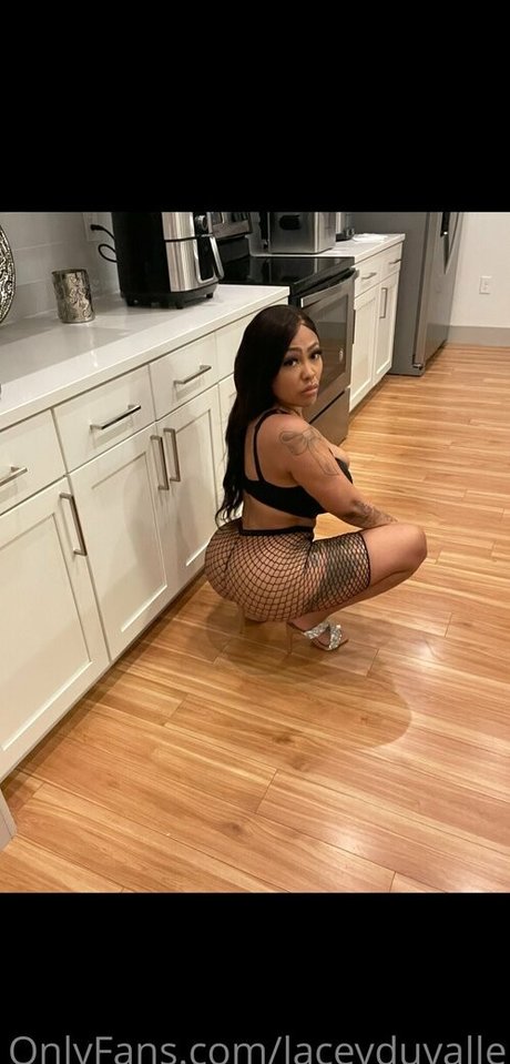 LaceyDuvalle sexy star picture