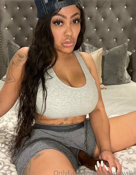 LaceyDuvalle top star picture