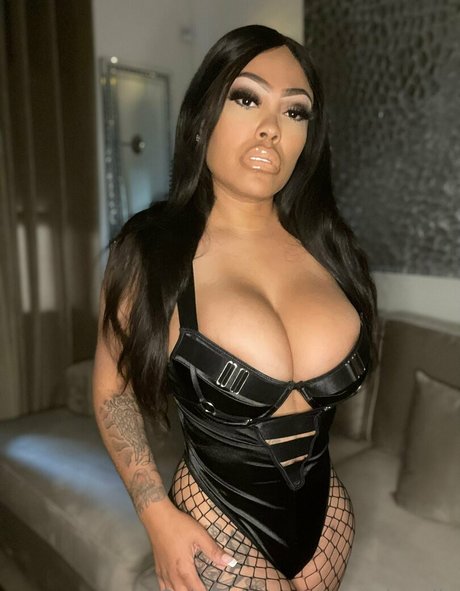 LaceyDuvalle nude actress photo