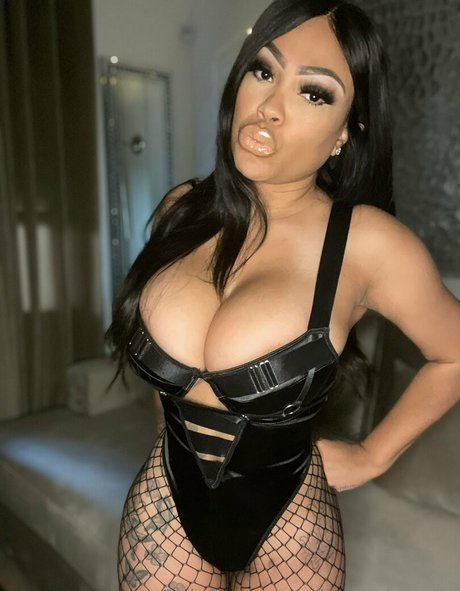 LaceyDuvalle sexy star galleries