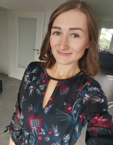 brunnette3 star pretty images