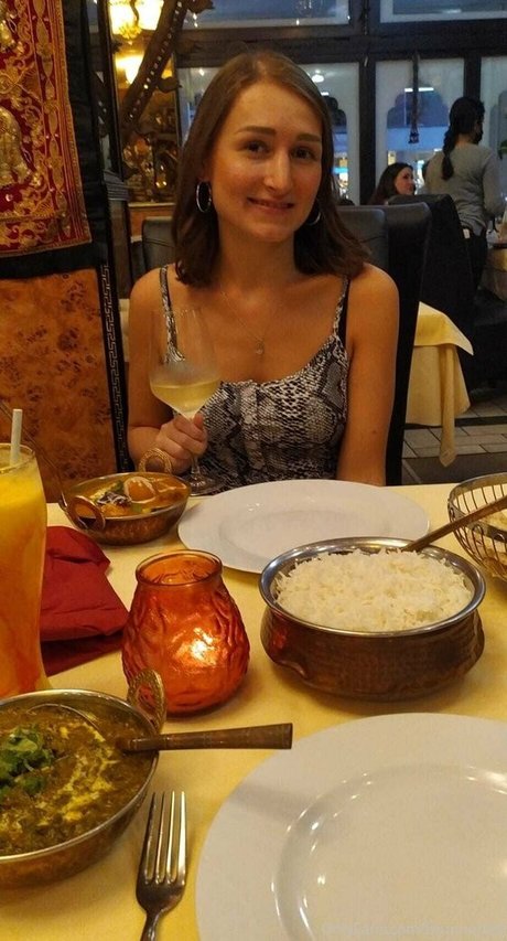 brunnette3 model image