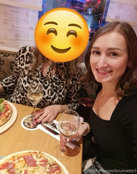 brunnette3 porn model archive