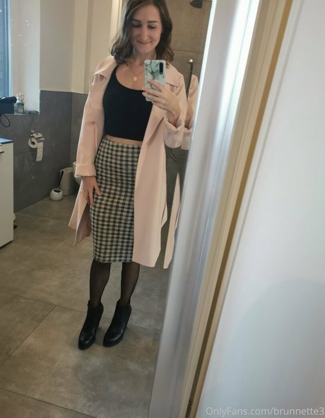 brunnette3 model porn photos