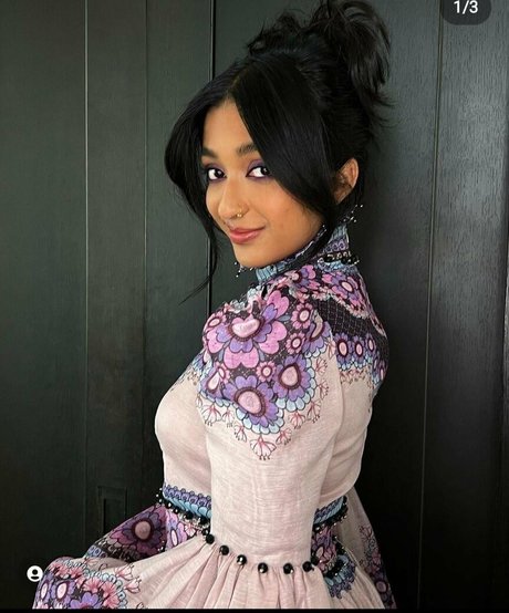 Maitreyi Ramakrishnan star hd photos