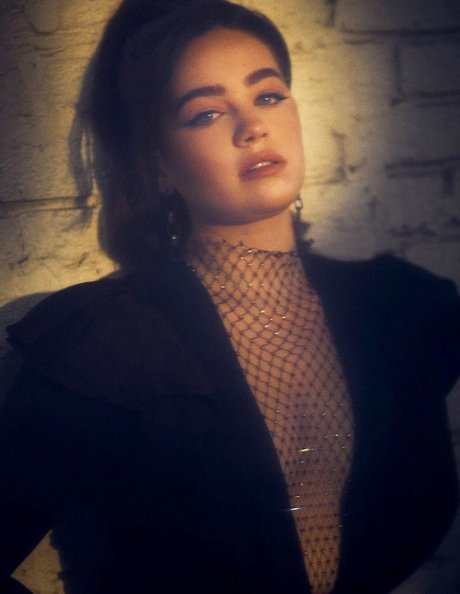 Mary Mouser star art picture