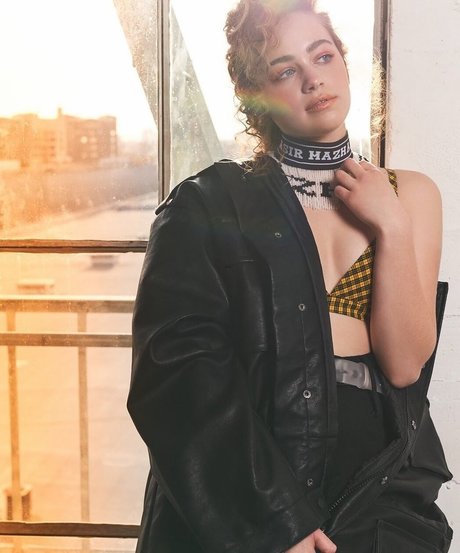 Mary Mouser pornstar nice photos