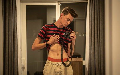 justmax_ naked model photo