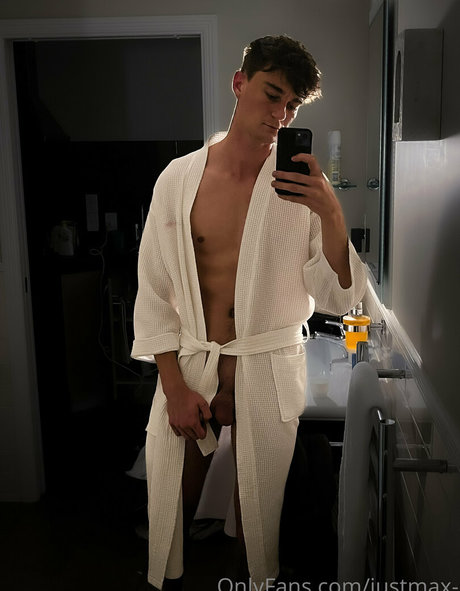 justmax_ star sexy pic