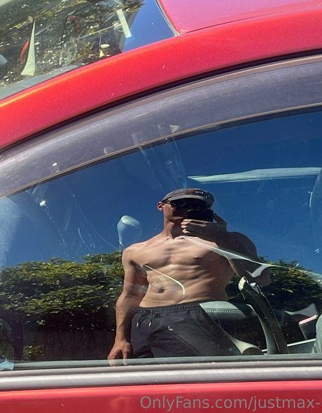 justmax_ model nude img