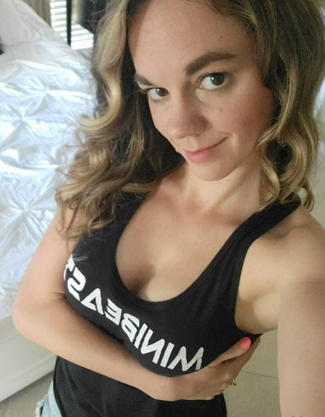 chloe mae model naked galleries