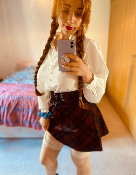 rawwbuns star naked image