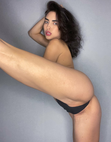 valeryy model pretty pic