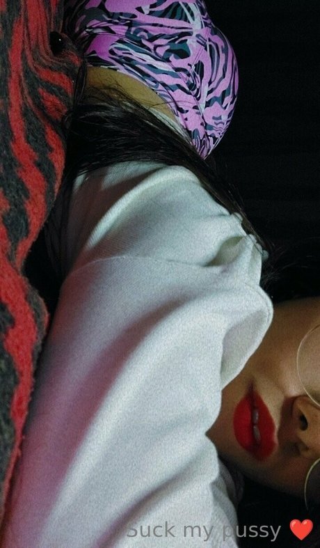 queenvcsext model adult image