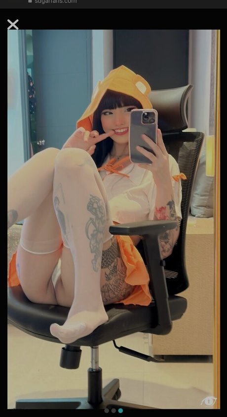 dmstripped nudes actress pic