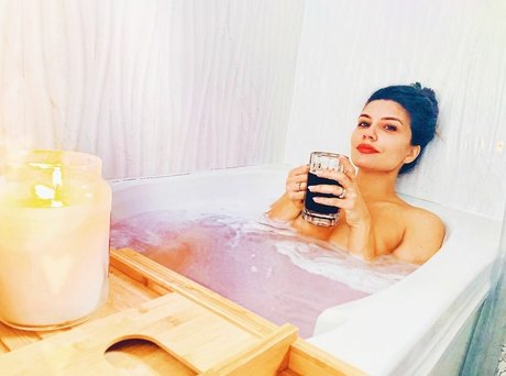 Juliana Harkavy model nudes photo