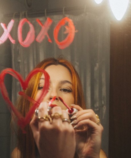 Beatriz Braz naked model pictures