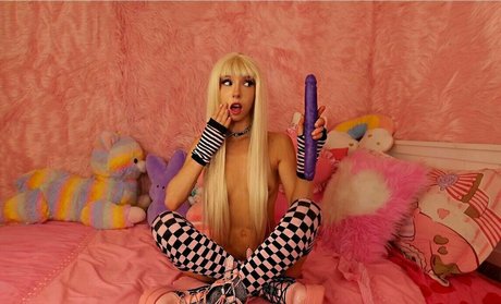 itskenziereeves model exclusive img