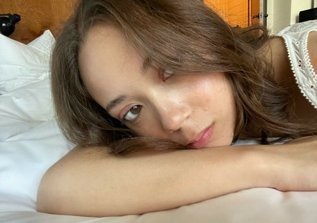 Laufey Lin model top galleries