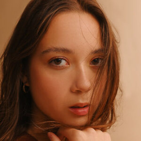 Laufey Lin art actress images