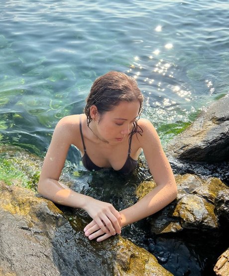 Laufey Lin xxx model images