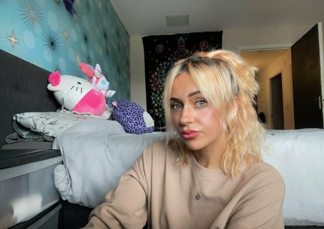 niicoleamy x adult model img