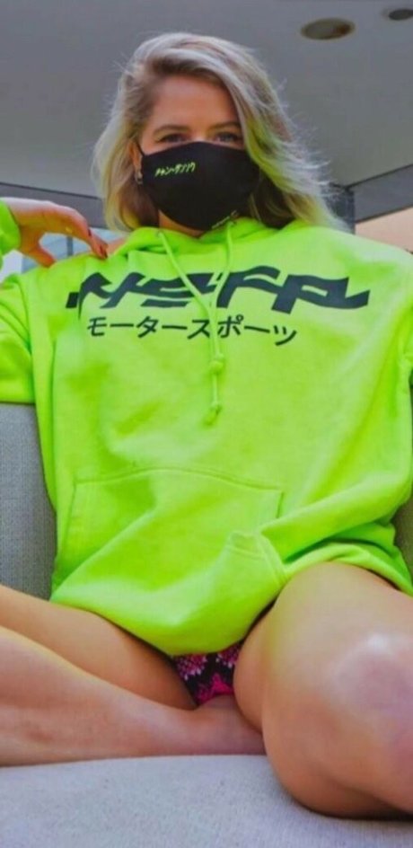 Collete Davis star pornographic pics