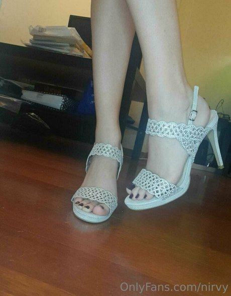 Nirvy hot actress pics