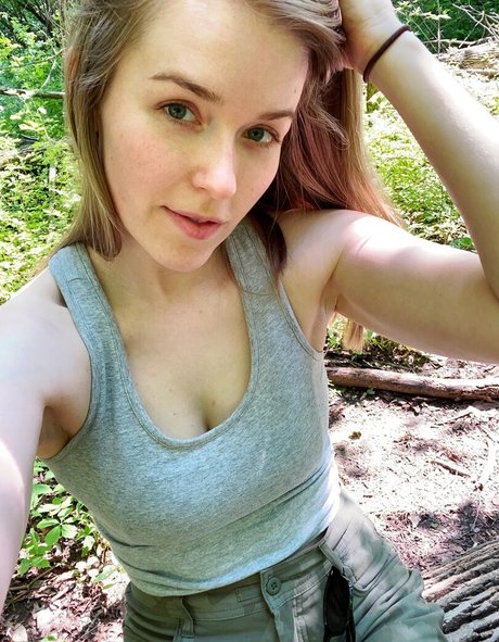 DatOtterGirl model perfect image