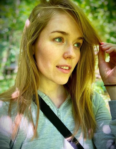 DatOtterGirl model exclusive pic