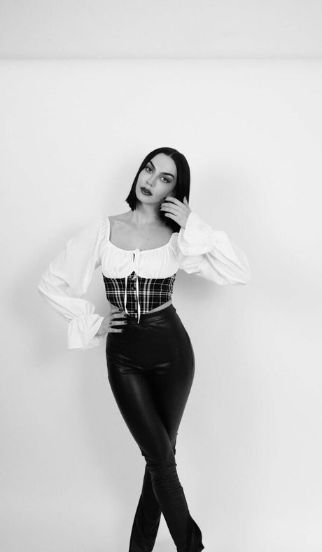 Maria Valero pretty actress image