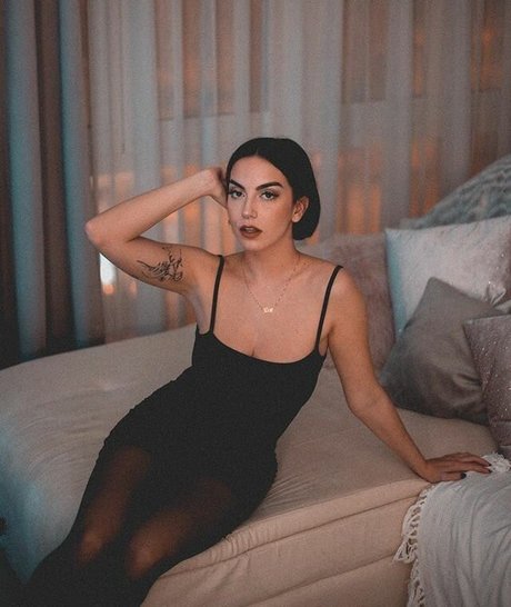 Maria Valero high quality model pic