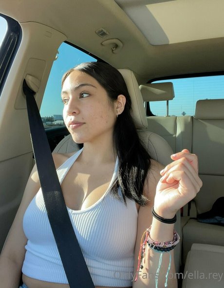 ella rey pretty pornstar image