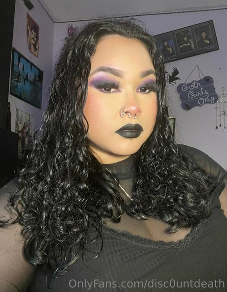 disc0untdeath naked pornstar image