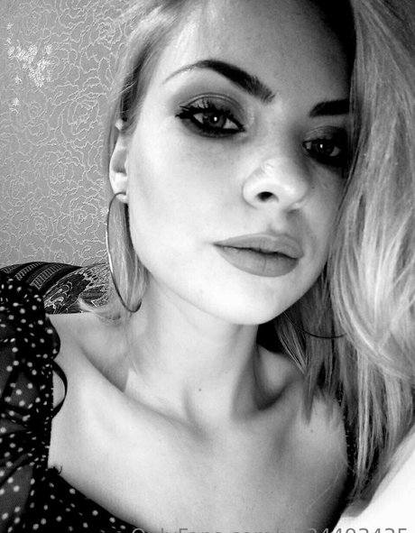 dragonb0rn nude actress picture