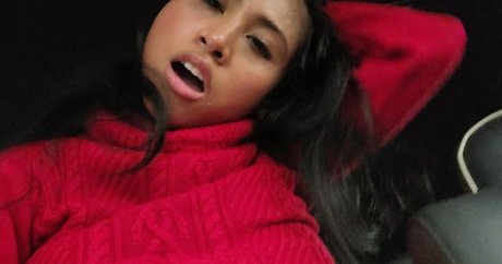 Embersnow pretty pornstar photo