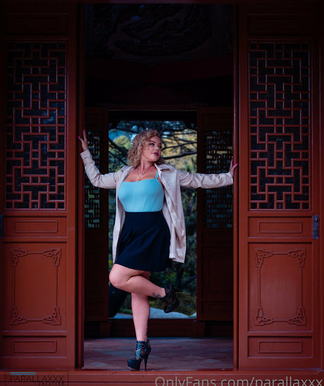 parallaxxx model naked archive