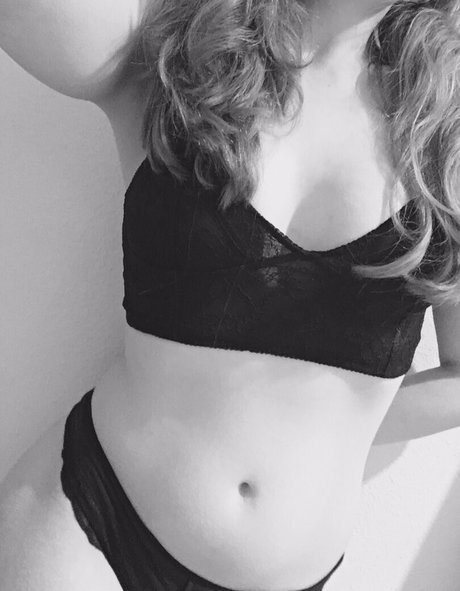 ivypearl42069 erotic model photo