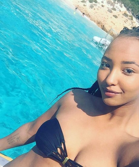 Naomi Schiff star adult pics