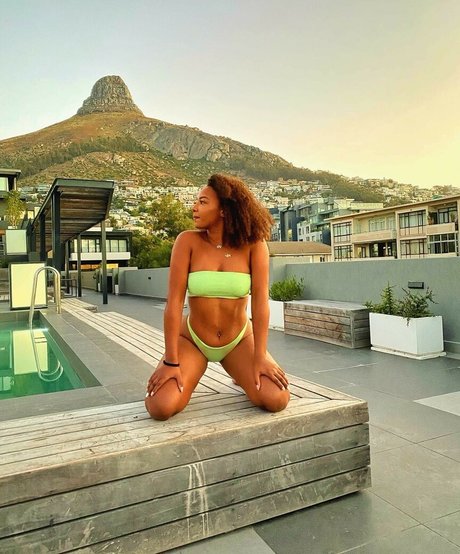 Naomi Schiff nudes model image