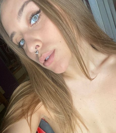 maddysonbella model top pictures