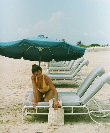 Betsy Alvarez free star pictures