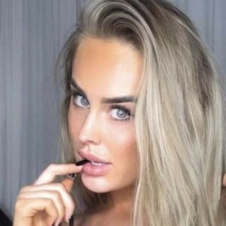 Julia Akkerman star pictures