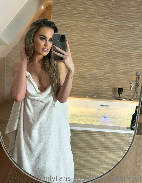 Julia Akkerman sex star picture