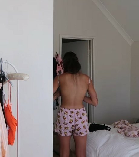 Imogen Russell pornographic model photos