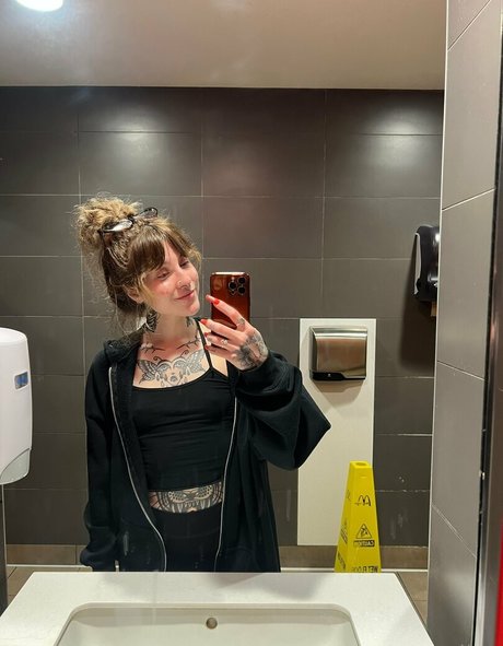 Awlivv pornstar free img