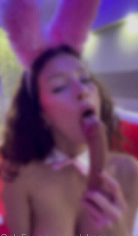 wetdreamycurls model pics