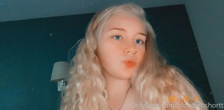 blondiebshortt top model image